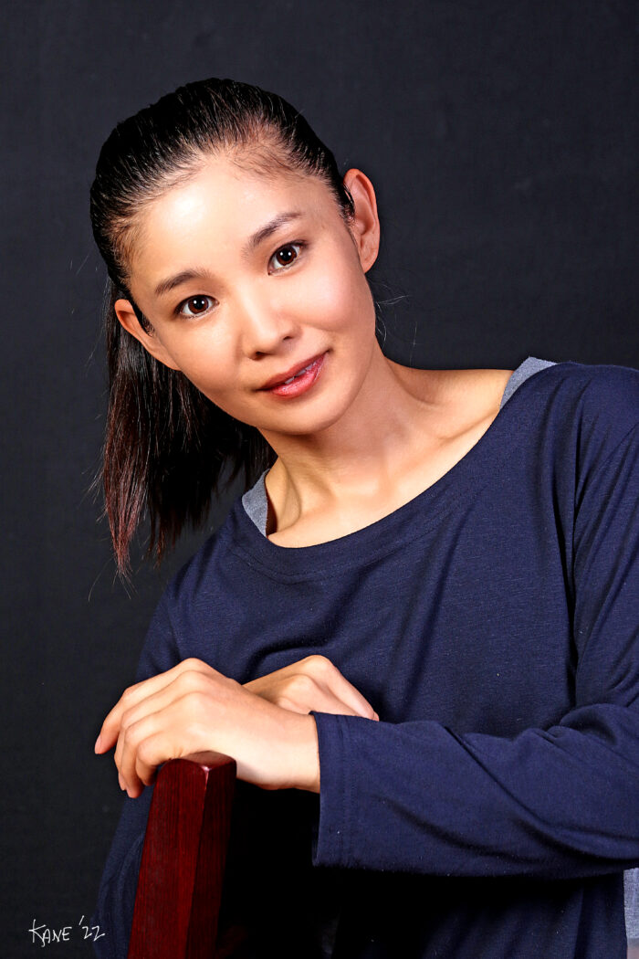 Asuka Morinaga Derfler is from Hiroshima, graduated from the Toho Gakuen drama department and was a member of the Haiyuza Theater Company in Tokyo. Trained at Herbert Berkoff Studio as a scholarship student from the Japanese Government. She has performed in plays, and readings in the US and is proud to be a resident teaching artist at Ping Chong + Company. Let’s have fun together today!